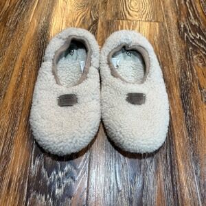 UGG Size 9 Chunky Sherpa Slippers Cream White Fuzzy House Shoes Ballet BIRCHE